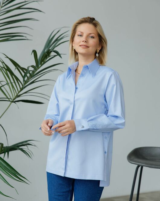 Женская рубашка с  пуговицами на боках голубая - 8408 от byME 