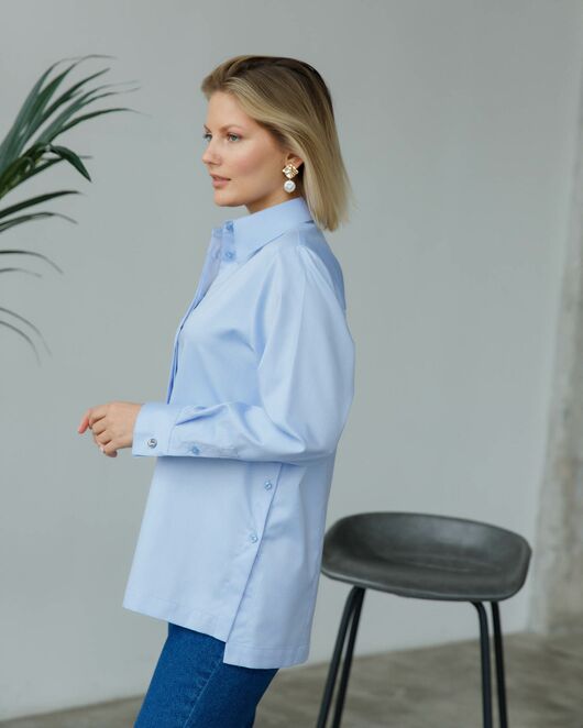 Женская рубашка с  пуговицами на боках голубая - 8408 от byME 