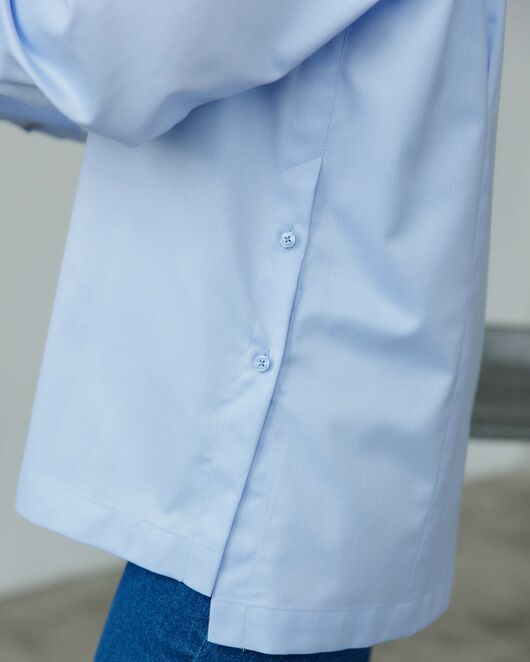 Женская рубашка с  пуговицами на боках голубая - 8408 от byME 