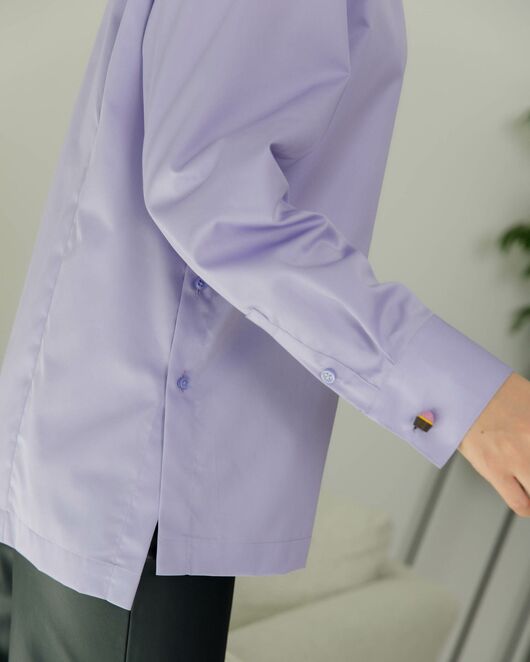 Женская рубашка с универсальным манжетом с пуговицами на боках сиреневая - 8409 от byME 