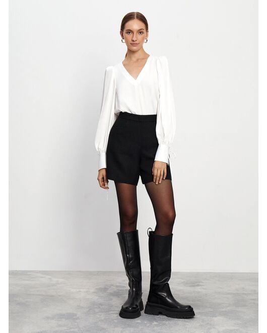 Женская блуза с V-образным вырезом и объемными рукавами от byME 