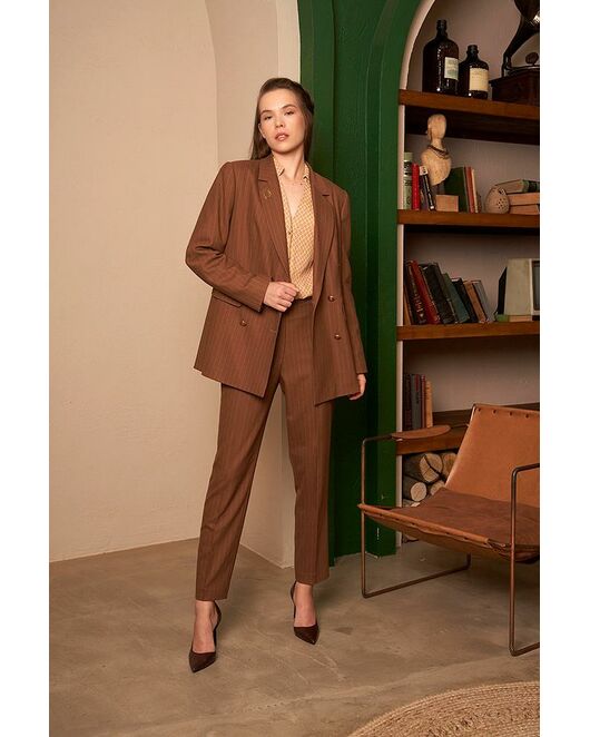 Брюки женские с декоративными ремешками коричневые в полоску от byME 