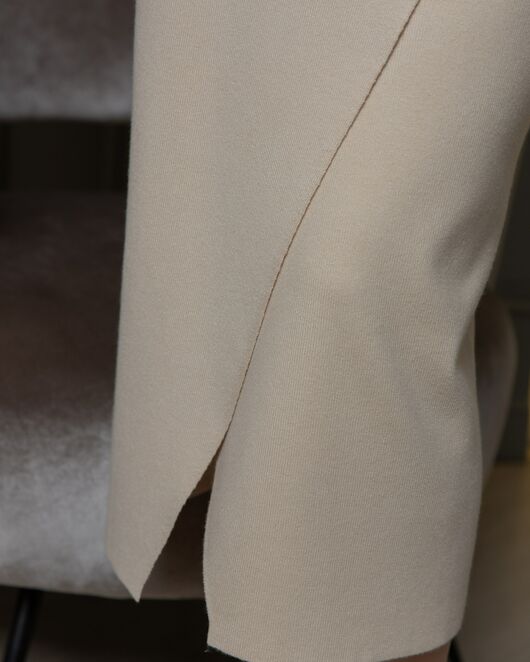 Юбка женская бежевая из трикотажа с ремнём от byME  Юбка женская бежевая из трикотажа с ремнём от byME