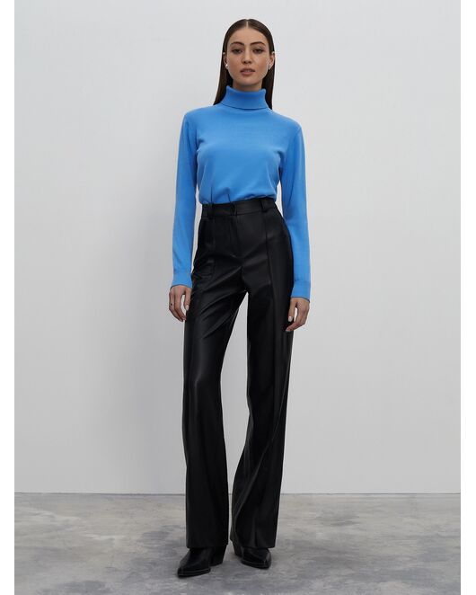 Женский свитер с высоким воротником голубой от byME 