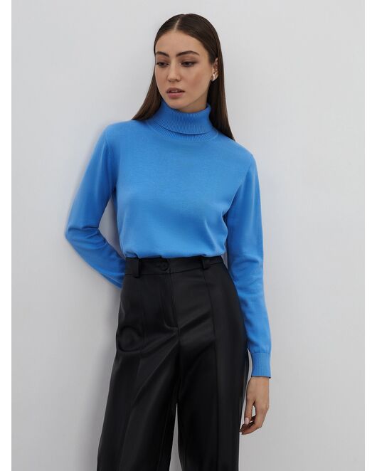 Женский свитер с высоким воротником голубой от byME 