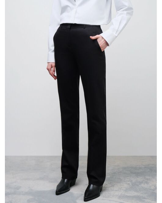 Женские брюки зауженного силуэта чёрные от byME 