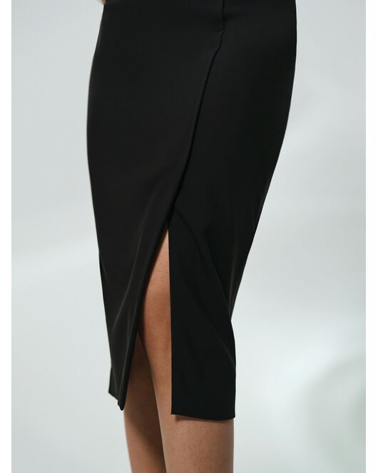 Юбка-карандаш с разрезом и декоративными пуговицами чёрная от ByME 