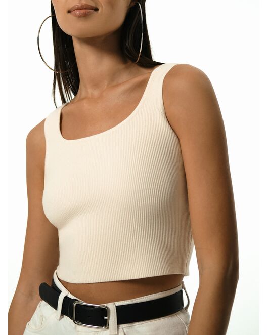 Укороченный трикотажный топ от byME  Укороченный трикотажный топ от byME