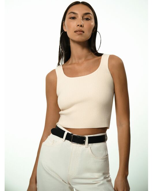 Укороченный трикотажный топ от byME  Укороченный трикотажный топ от byME