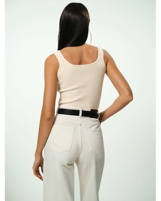 Укороченный трикотажный топ от byME  Укороченный трикотажный топ от byME