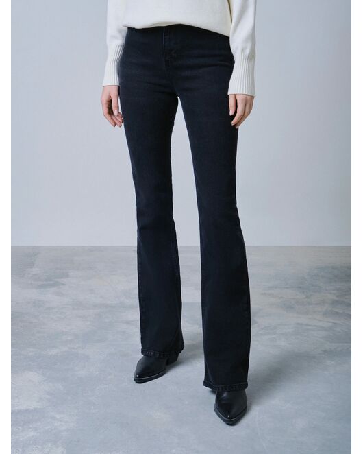 Женские джинсы-клеш со средней посадкой чёрные от byME 