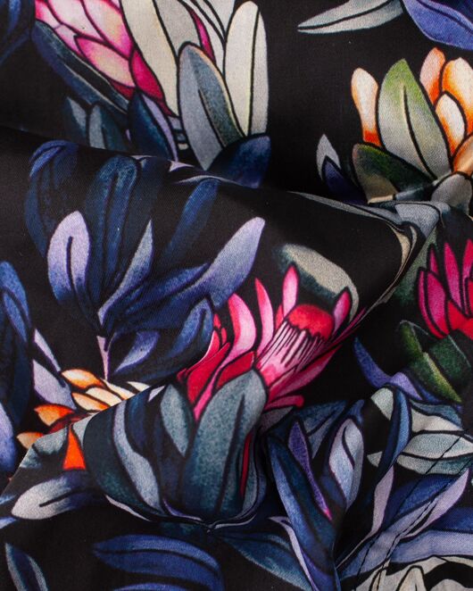 Женская рубашка из хлопка под пуговицы с супатной застежкой полуприталенная с отделкой цветы - 8144 от byME 