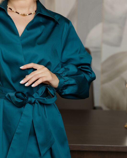 Женская рубашка на запа́х с поясом изумрудная - 8454 от byME 