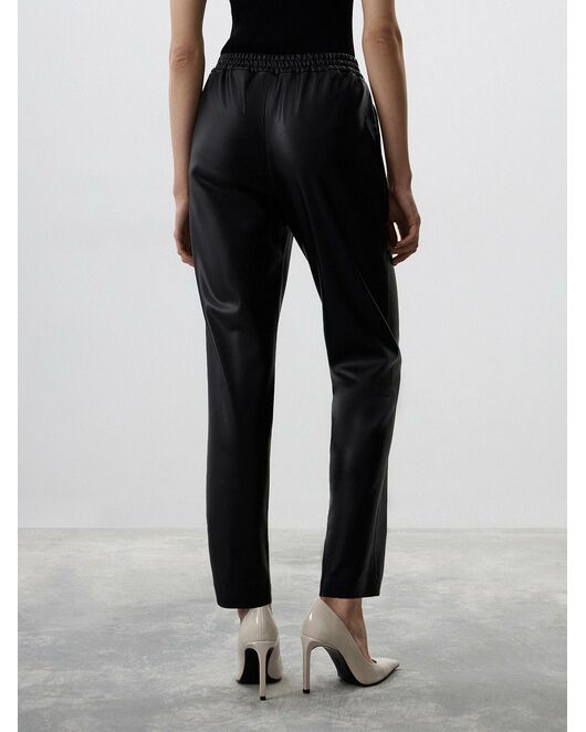 Женские прямые брюки на резинке из экокожи от byME 