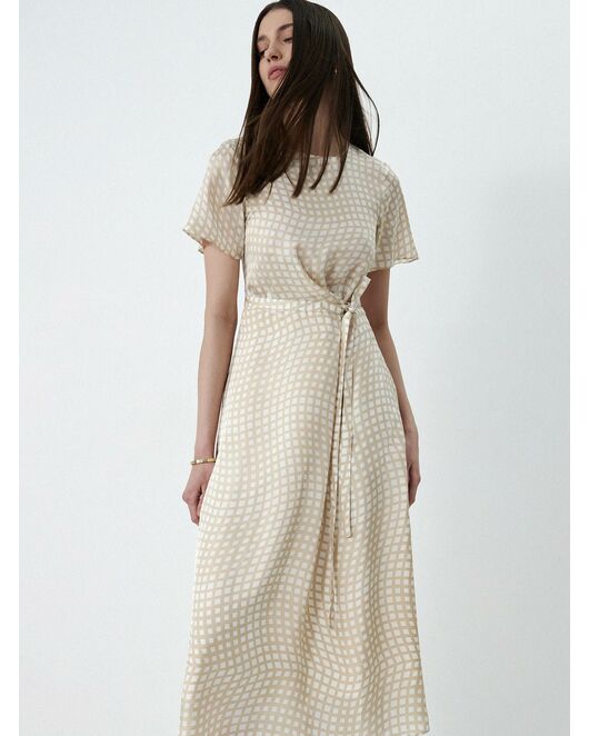 Атласное платье с декоративным узлом от byME 