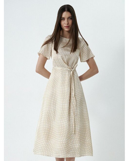 Атласное платье с декоративным узлом от byME 