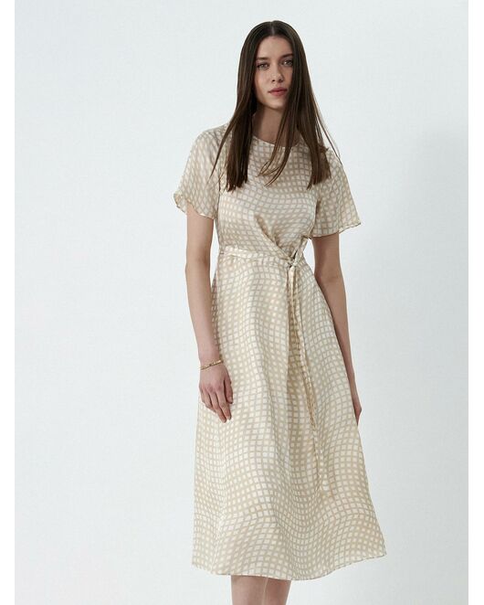 Атласное платье с декоративным узлом от byME 