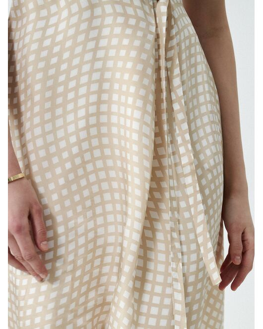 Атласное платье с декоративным узлом от byME 