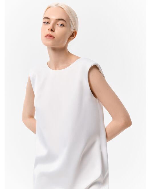 Атласное платье с акцентными плечами от ByME 