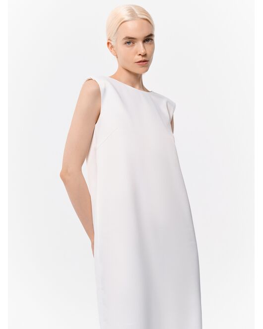 Атласное платье с акцентными плечами от ByME 