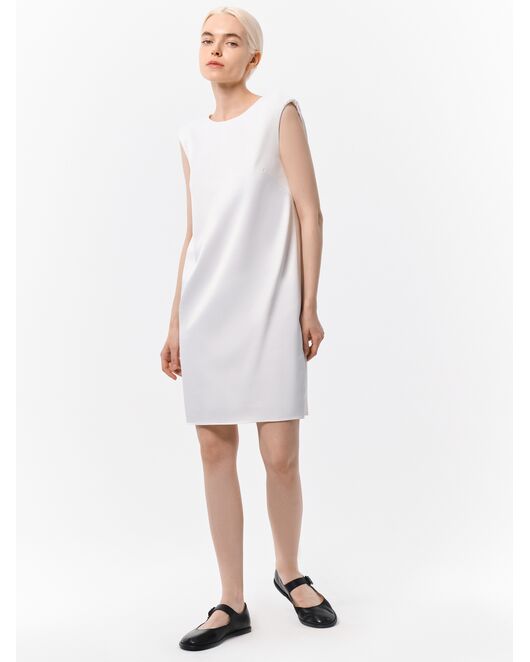 Атласное платье с акцентными плечами от ByME 