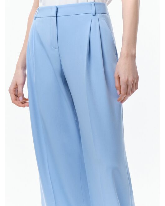 Широкие брюки с защипами голубые от byME 