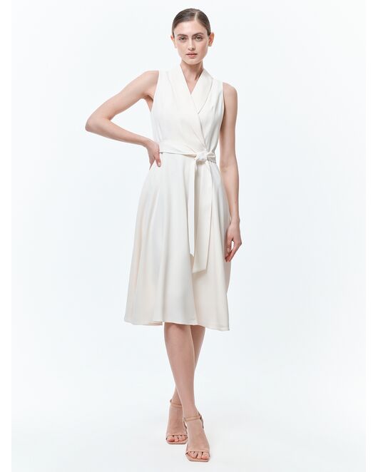 Платье на запах с поясом от byME  Платье на запах с поясом от byME