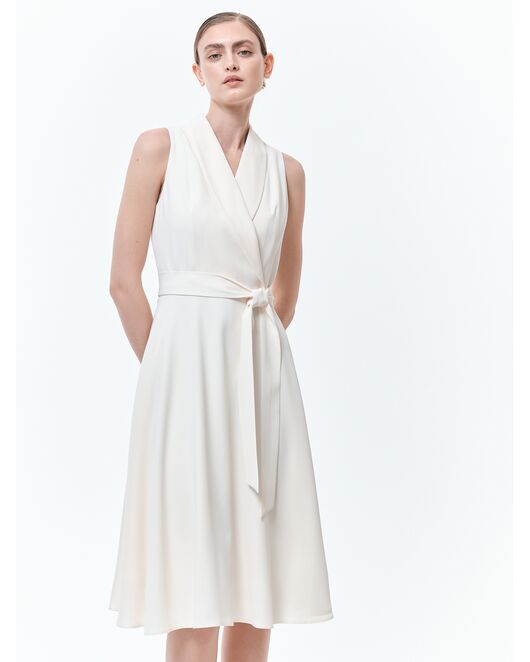 Платье на запах с поясом от byME  Платье на запах с поясом от byME