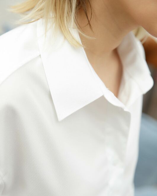 Женская рубашка укороченная с карманами белая - 8502 от byME  Женская рубашка укороченная с карманами белая - 8502 от byME