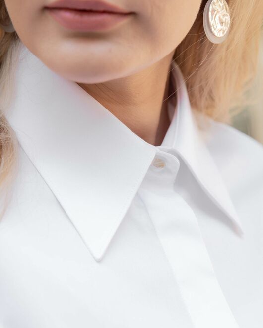 Женская рубашка белая прямого силуэта с универсальной манжетой - 8506 от byME 