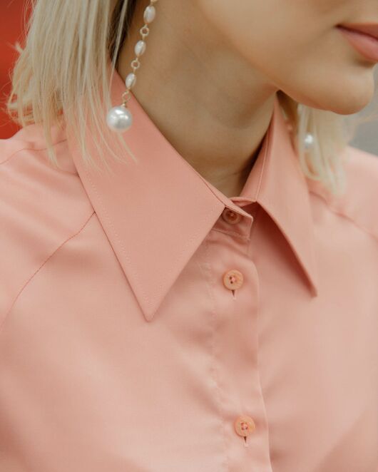 Женская рубашка в оверсайз под пуговицу с пышным рукавом персиковая - 8519 от  