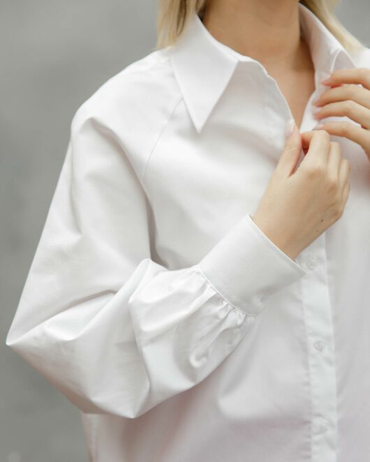 Женская рубашка оверсайз под пуговицу с пышным рукавом белая - 8520 от byME 