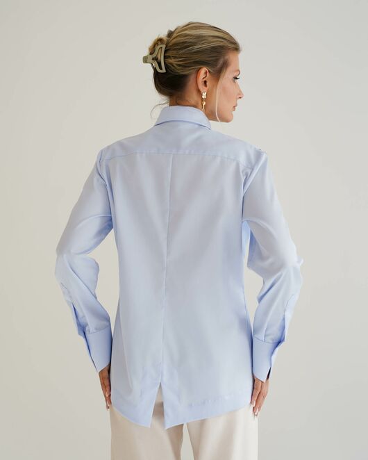Женская рубашка голубая из хлопка с интересной манжетой под пуговицы 8550 от ByME 