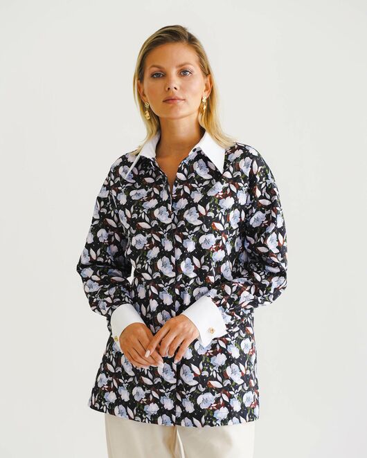 Женская рубашка принт белые маки на тёмном фоне -8541 от byME 