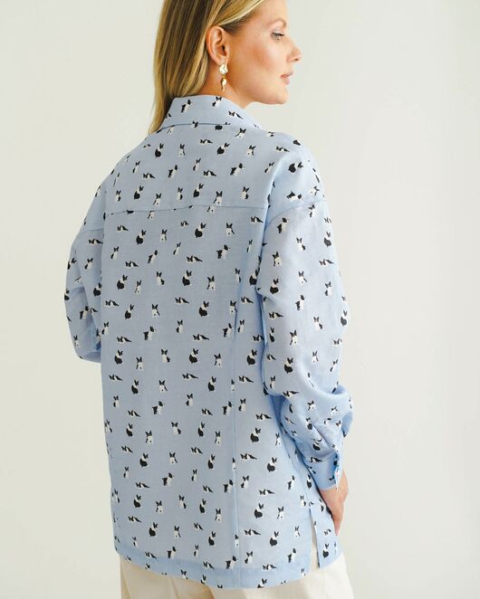 Женская рубашка с универсальным манжетом принт щенки на голубом фоне - 8542 от byME 