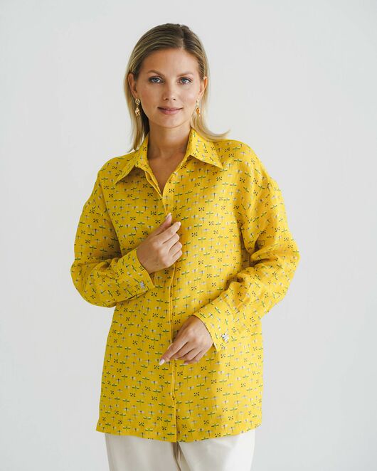 Женская рубашка из крапивы с универсальным манжетом стрекозы на жёлтом фоне - 8543 от byME 