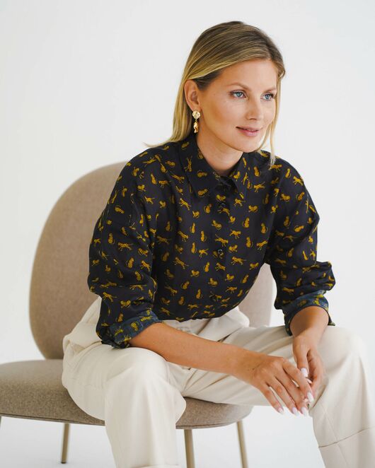 Женская рубашка из крапивы принт золотые леопарды на черном фоне- 8553 от byME 