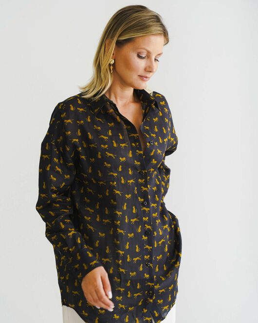 Женская рубашка из крапивы принт золотые леопарды на черном фоне- 8553 от byME 