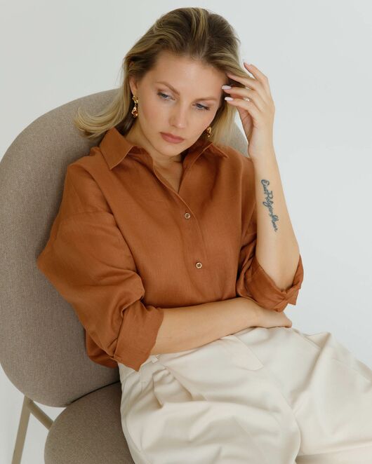 Женская рубашка изо льна коричневая - 8571 от byME 