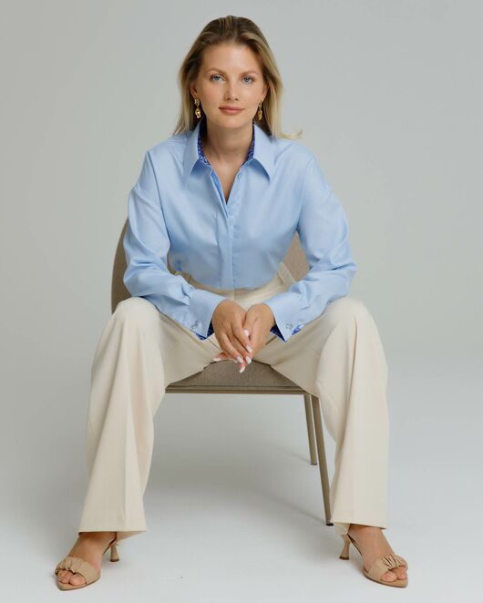 Рубашка женская из хлопка в прямом силуэте с отделкой , с универсальной манжетой - 8580 от byME  Рубашка женская из хлопка в прямом силуэте с отделкой , с универсальной манжетой - 8580 от byME