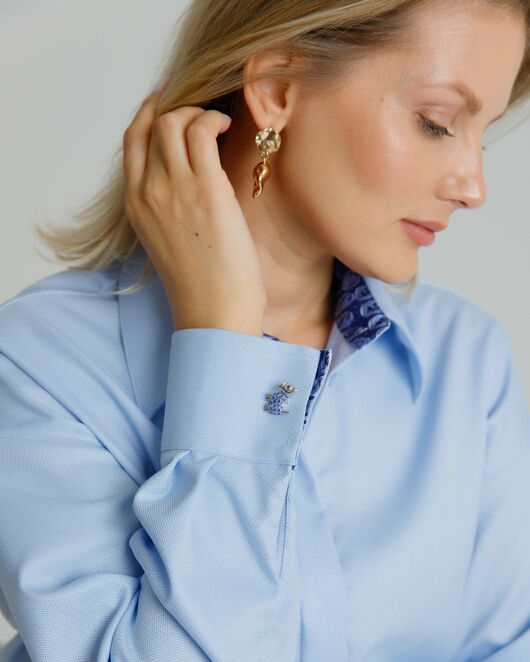 Рубашка женская из хлопка в прямом силуэте с отделкой , с универсальной манжетой - 8580 от byME  Рубашка женская из хлопка в прямом силуэте с отделкой , с универсальной манжетой - 8580 от byME