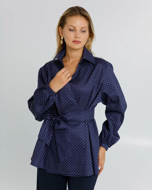Женская рубашка на запах из хлопка сатиного плетения синяя в белый горошек  - 8604 от byME 