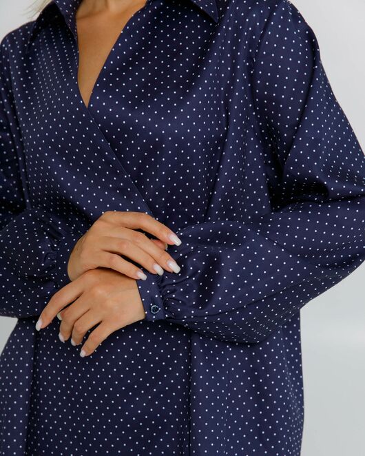 Женская рубашка на запах из хлопка сатиного плетения синяя в белый горошек  - 8604 от byME 