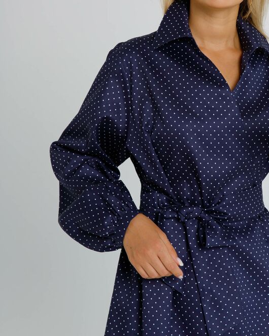 Женская рубашка на запах из хлопка сатиного плетения синяя в белый горошек  - 8604 от byME 