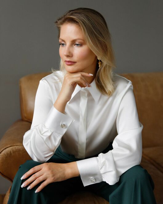 Женская рубашка из натурального шелка  с универсальной манжетой- 8630 от byME 