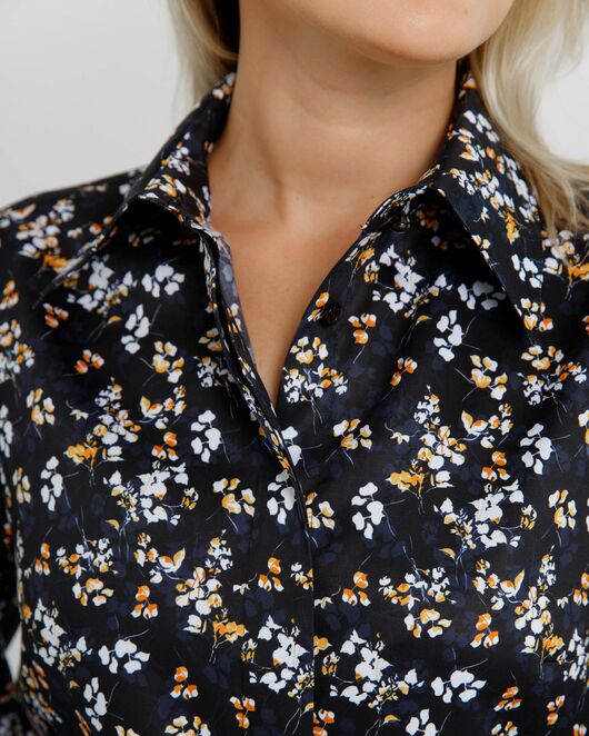 Женская рубашка с пышным рукавом с супатной застёжкой в чёрном цвете с цветами  - 8637 от byME 