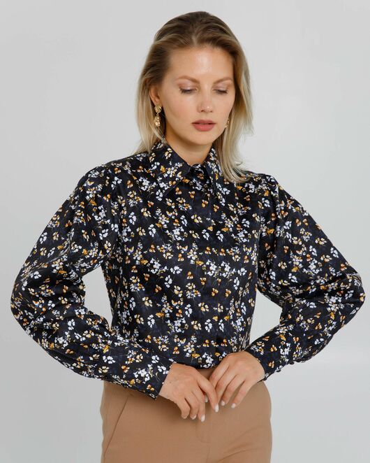Женская рубашка с пышным рукавом с супатной застёжкой в чёрном цвете с цветами  - 8637 от byME 