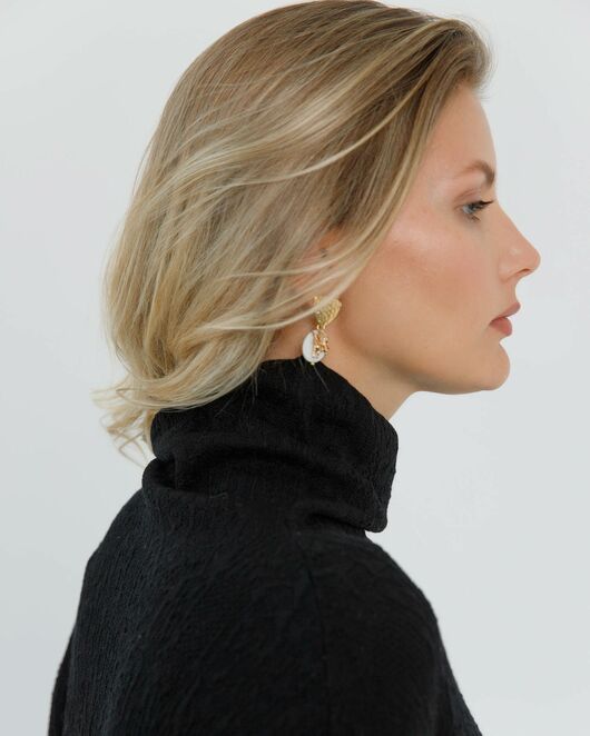 Джемпер из шерсти мериноса тонкой вязки черный фактурный от byME 