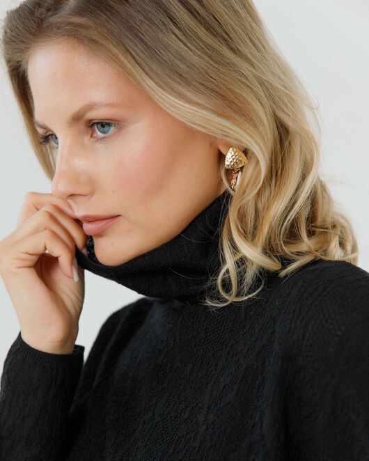 Джемпер из шерсти мериноса тонкой вязки черный фактурный от byME 