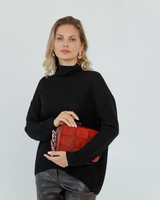 Джемпер из шерсти мериноса тонкой вязки черный фактурный от byME 